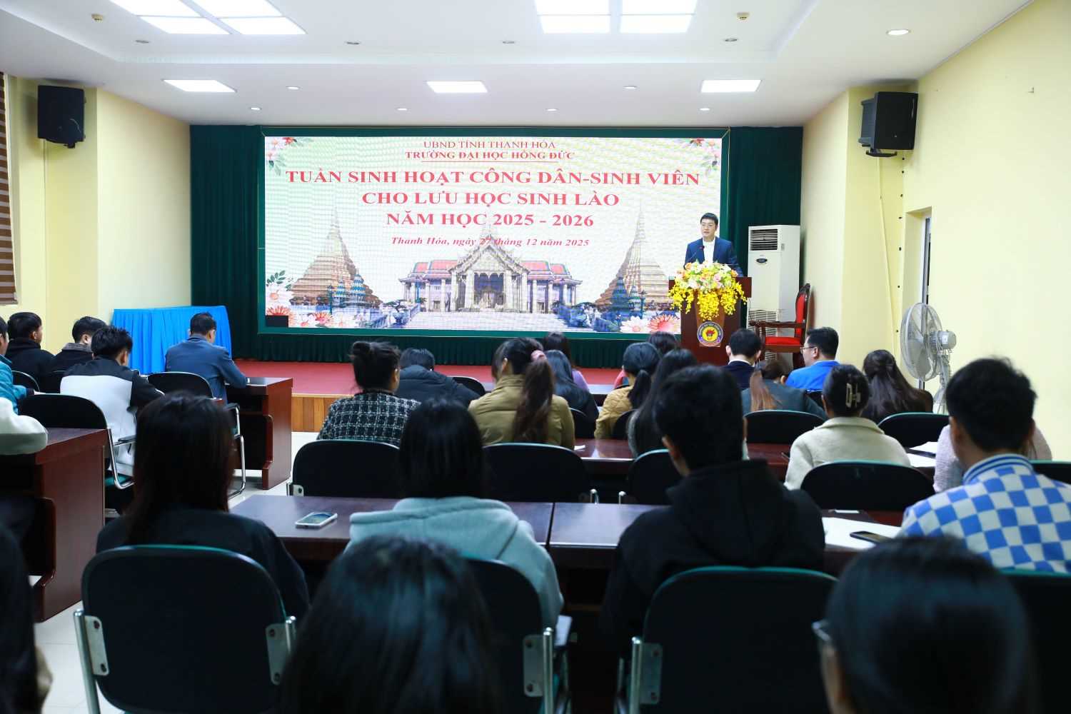 Trường Đại học Hồng Đức tổ chức Tuần sinh hoạt công dân – sinh viên cho Lưu học sinh Lào năm học 2025 - 2026